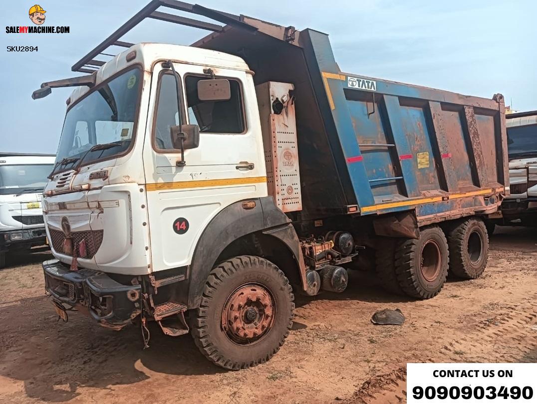10 WHEEL TATA HYVA
